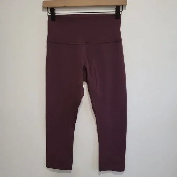 Lululemon Women’s Size 6 Burgundy Cropped Wunder Under Leggings - Picture 2 of 7